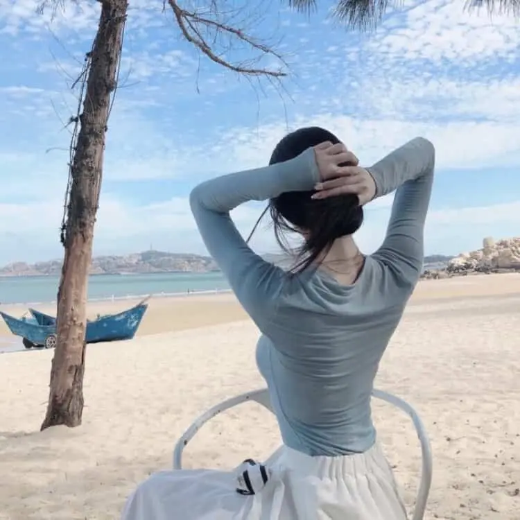 宫崎骏治愈童话《魔女宅急便》国日双语：骑着扫帚的13岁小魔女，每个女孩成长的必经之路